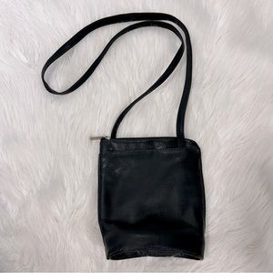 Le Donne Black Leather Crossbody Bag‎ Small Minimalist Zip Top Shoulder Purse
